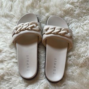 ESPRIT DELLA Women’s Off White Faux Leather Slide Sandal with Chain